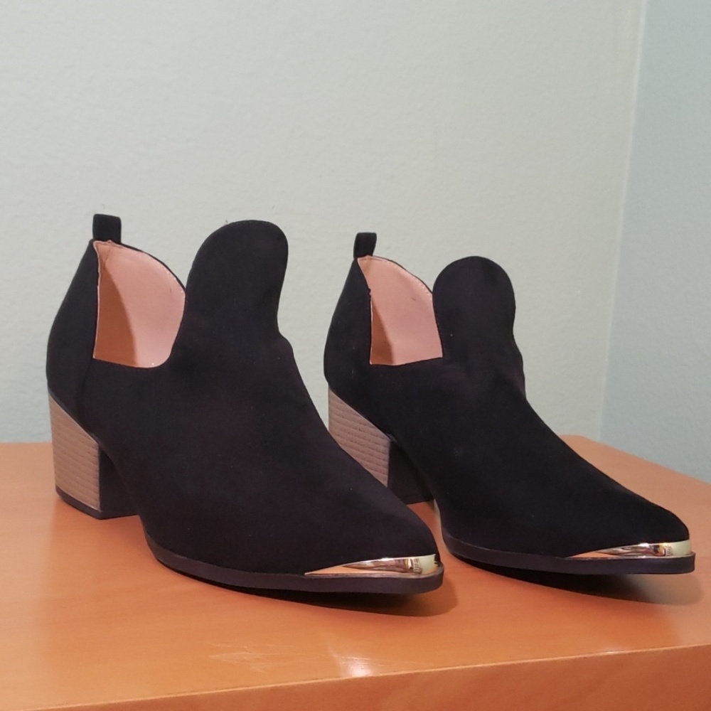 BNIB Qupid Black Suede Booties